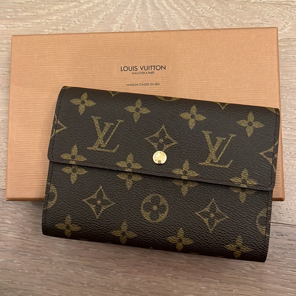 Authentic Louis Vuitton Monogram Wallet